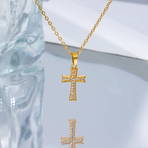 Cross pendant necklace with gold plating and sparkling zircons on elegant cuban link chain