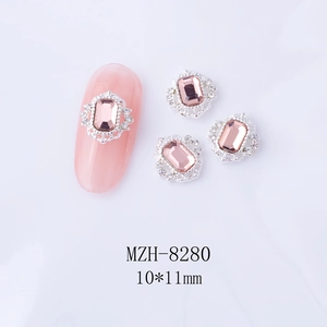 Details von rosa Smaragdschliff Nagelschmuck mit Silberakzenten Größe 10x11mm