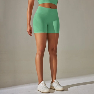 Détail du short de yoga sans couture taille haute vert menthe avec ceinture élastique