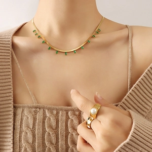 Collier Chaîne Serpent Pendentif Zircon Acier Titane Plaqué Or Bijoux De Mode Géométrique Simple Élégant Chaîne De Cou