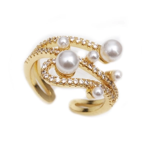 Bague ouverte multicouche dorée avec perles blanches et cristaux de zircone micro-pavé