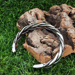 Nordic woven C-shaped open bracelet in polished stainless steel for vintage style