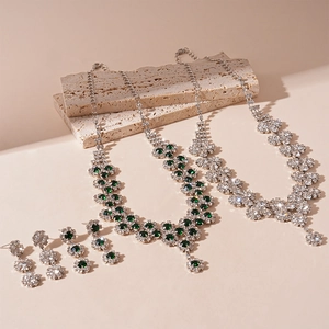 Luxurious multi-layer sunflower jewelry set with sparkling rhinestones and emerald crystals