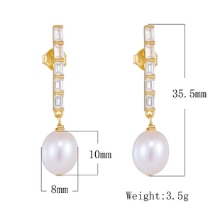 Detailed size specifications for teardrop freshwater pearl and zircon earrings in gold