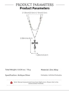 Détail du collier croix gothique argentée avec strass et pendentif en cristal en goutte