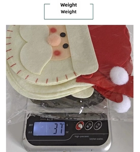 Weight display of 37g for the Santa Claus felt gift bag inside transparent packaging