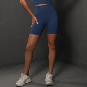 Détail du short de yoga bleu marine sans couture à taille haute avec contrôle du ventre