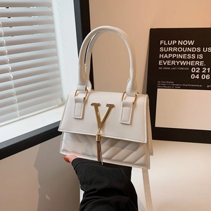 Women Shoulder Bag PU Leather Quilted Square Handbag With Metal V Logo And Tassel Vintage Casual Crossbody Bag