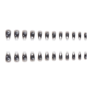 Faux ongles longs forme cercueil dégradé noir et blanc avec motifs étoiles et lunes argentées