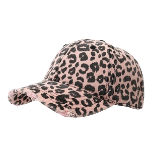 Vintage-Baseballkappe mit Leopardenmuster in Rosa und modischen Distressed-Details