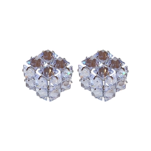 Eleganti orecchini a lobo cubici con cristalli scintillanti e base in metallo argento
