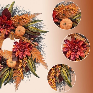 Couronne d'automne avec dahlias, citrouilles et baies pour décoration de porte d'entrée