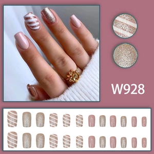 Faux ongles élégants rose champagne avec rayures pailletées et touches dorées, 24 pièces