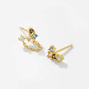 Asymmetric 18K gold earrings with four-color gemstones and elegant tassel chains