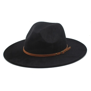Chapeau de cowboy classique en suédine noire avec sangle décorative marron à boucle