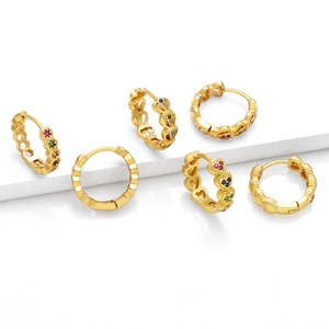 Boucles d'Oreilles Créoles en Cuivre Plaqué Or Mode Simple Strass Multicolore Cœur Nid d'Abeille Boucles d'Oreilles Huggie Géométriques pour Femmes