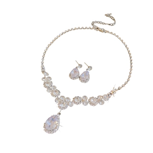 Parure de bijoux élégante avec collier et boucles d'oreilles en zircone et motif de fleurs