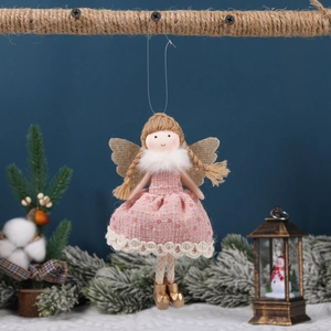 Ange de Noël avec robe rose à pois et ailes dorées pour décoration de sapin festive