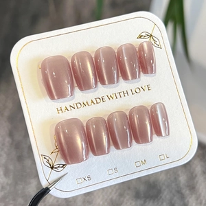 Unghie Finte da Applicare Rosa Nudo Occhio di Gatto Forma Trapezoidale Corta Eleganti Unghie Artigianali per Donna Manicure