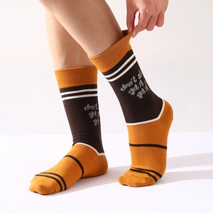 Chaussettes mi-mollet en coton avec design color-block et texte sportif à rayures