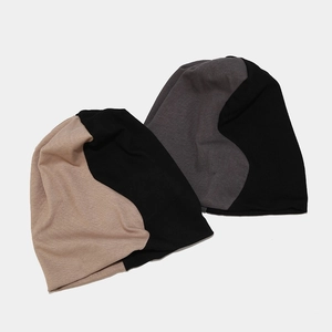Dual-color patchwork beanie in khaki and gray knit fabric for a stylish autumn look