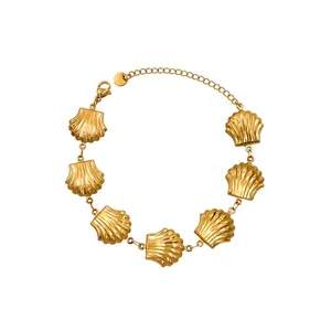 Elegant golden shell charm bracelet made of stainless steel with adjustable chain