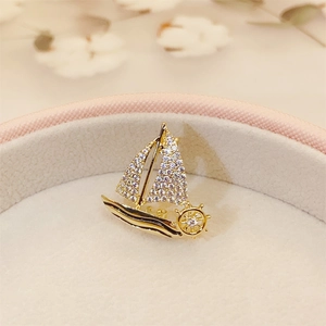 Elegant Sailboat Brooch For Men Women Copper Zirconia Inlaid Nautical Sailing Boat Lapel Pin Fashion Jewelry Accessories Gift