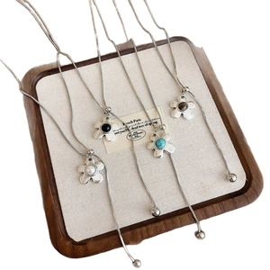Adjustable floral pendant necklace with multi-color stones in Korean minimalist style