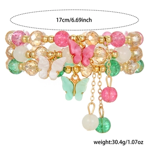 Détail du bracelet papillon avec perles montrant 17cm de tour et 30,4g de poids