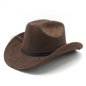 Detailaufnahme des dunkelbraunen Wildleders und Lederbands an diesem Cowboyhut