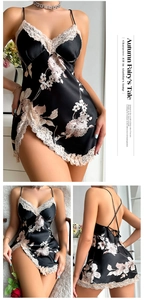 Détail d'une nuisette en soie noire avec imprimé fleuri et décolleté en V en dentelle