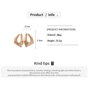 Detailed size specifications for irregular 18K gold-plated geometric earrings in 5.3cm height