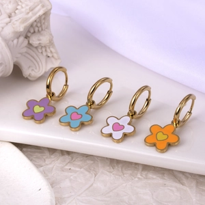 Boucles d'oreilles créoles fleurs colorées en acier inoxydable au style élégant