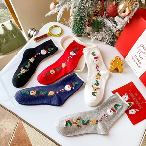 Set di cinque paia di calzini natalizi in cotone con ricami di renne e Babbo Natale
