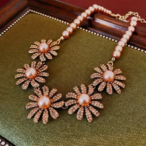 Vintage floral pearl necklace with champagne rhinestones and daisy design for women
