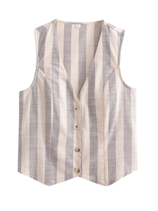 Détail d'un gilet en lin à rayures gris et beige avec col en V et boutons élégants
