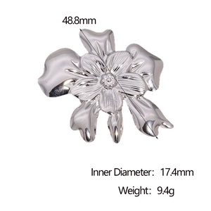 Detailed size chart showing inner diameter 17.4mm and weight 9.4g of silver flower ring