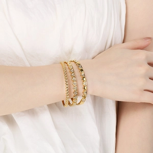Three-piece set of gold stainless steel heart-shaped bracelets with sparkling zircon