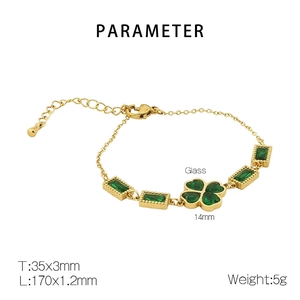 Detailed view of a gold clover bracelet with green glass inlay and technical dimensions