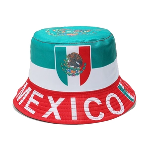 Détail du chapeau de soleil mexicain avec emblème d'aigle imprimé et logo blanc