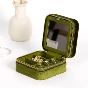 Mini joyero de terciopelo verde oscuro con espejo y cremallera dorada para anillos