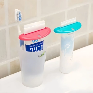 Manual Toothpaste Squeezer Plastic Clip Type Facial Cleanser Squeezer Bathroom Gadget Hanging Hole Design Household Tool