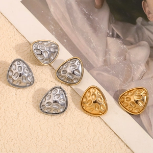 Irregular triangle hammered stud earrings in 18K gold and silver stainless steel