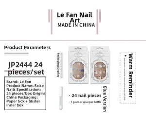 Détails pour faux ongles longs noirs style French avec croix 3D et décorations strass