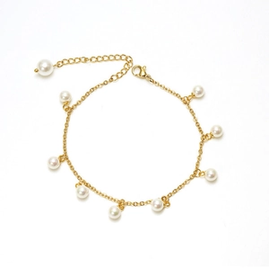 Detail of 18K gold stainless steel anklet with white pearls and adjustable lobster clasp
