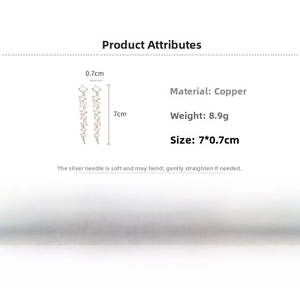 Dettaglio orecchini nappina con zirconi, aghi in argento ramato e misure 7x0,7 cm
