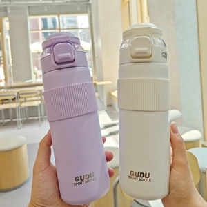Detail of purple and white matte sport bottles with dual-use straw and direct drink lids