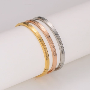 Three-piece stainless steel bracelets set in gold, rose gold and silver with checkered pattern