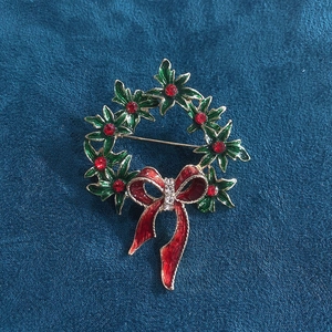 Christmas Brooch Pin Alloy Rhinestone Enamel Artificial Pearl Christmas Tree Reindeer Snowman Wreath Bells Jewelry Holiday Gift