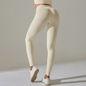 Détail du legging de yoga sans couture taille haute avec effet galbant et maille